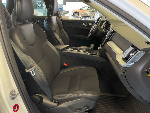 Volvo XC60 D4 AWD MOMENTUM AUT (B)