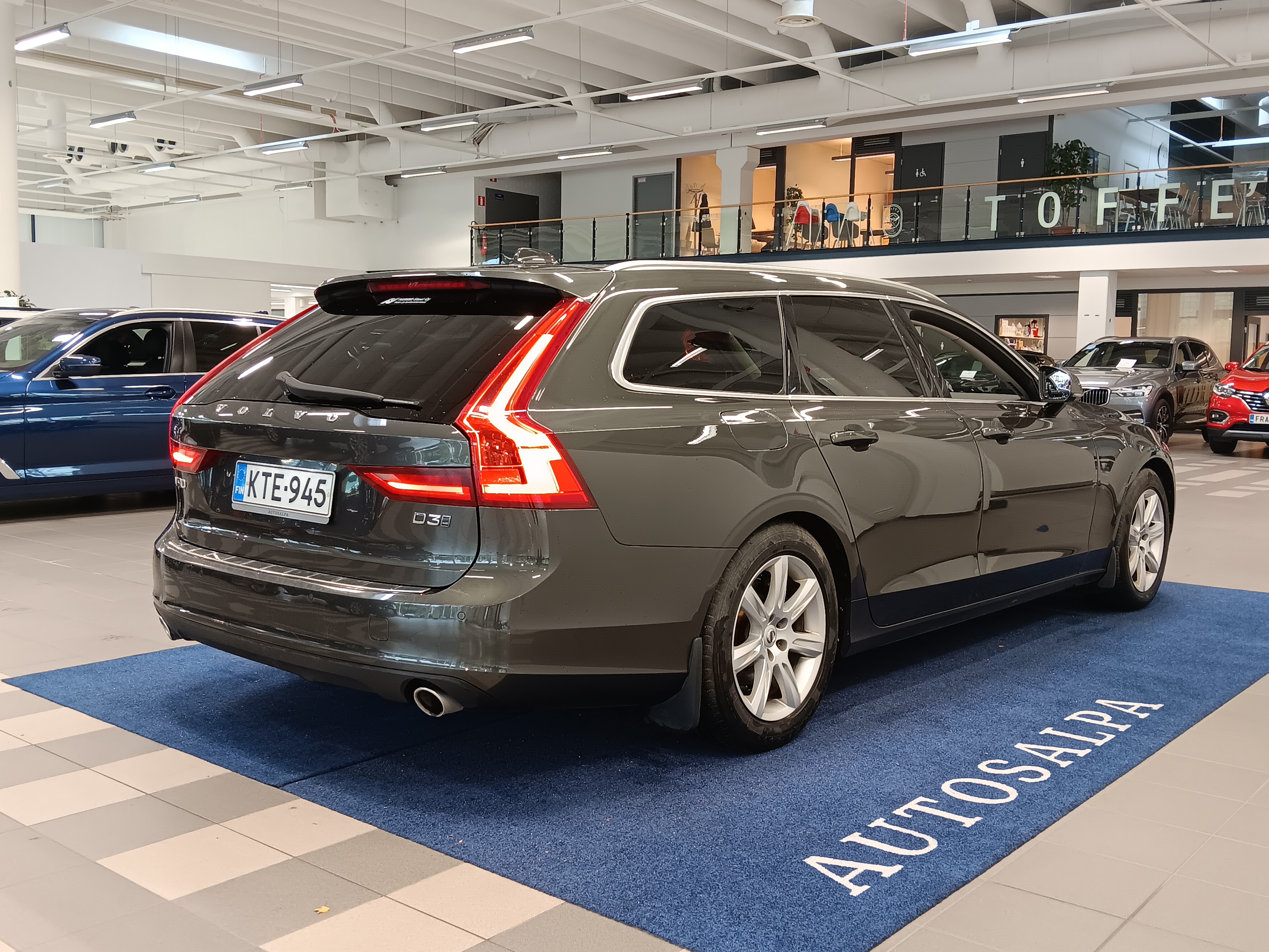 Volvo V90 D3 AWD Business aut. 2018, kuva 2/4