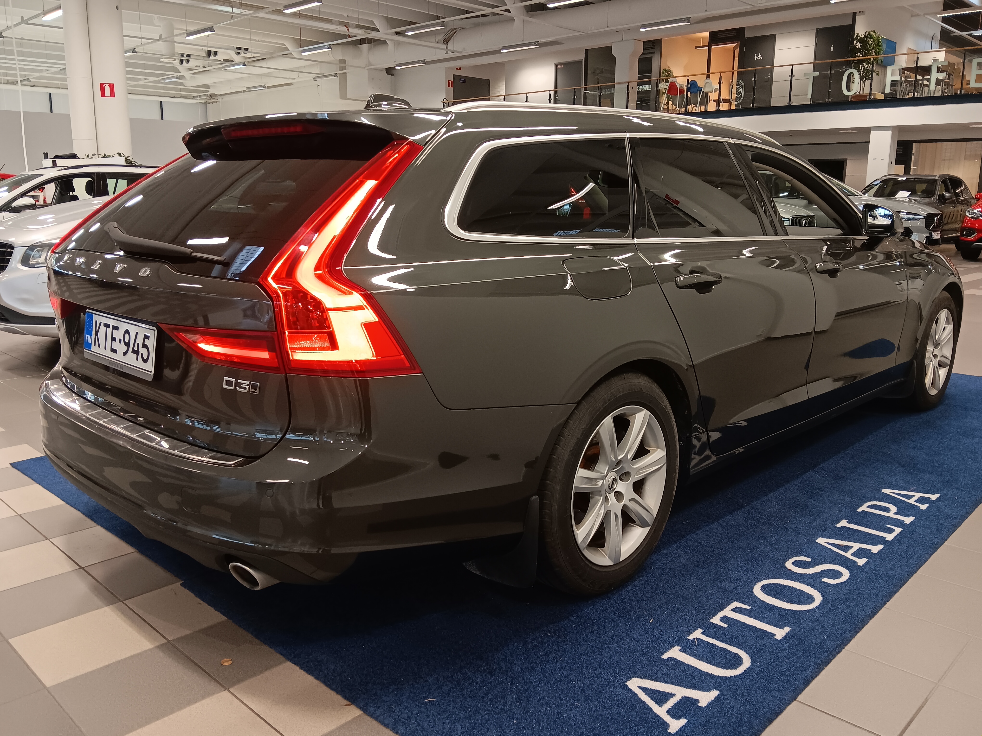 Volvo V90 D3 AWD Business aut. 2018, bild 3/18