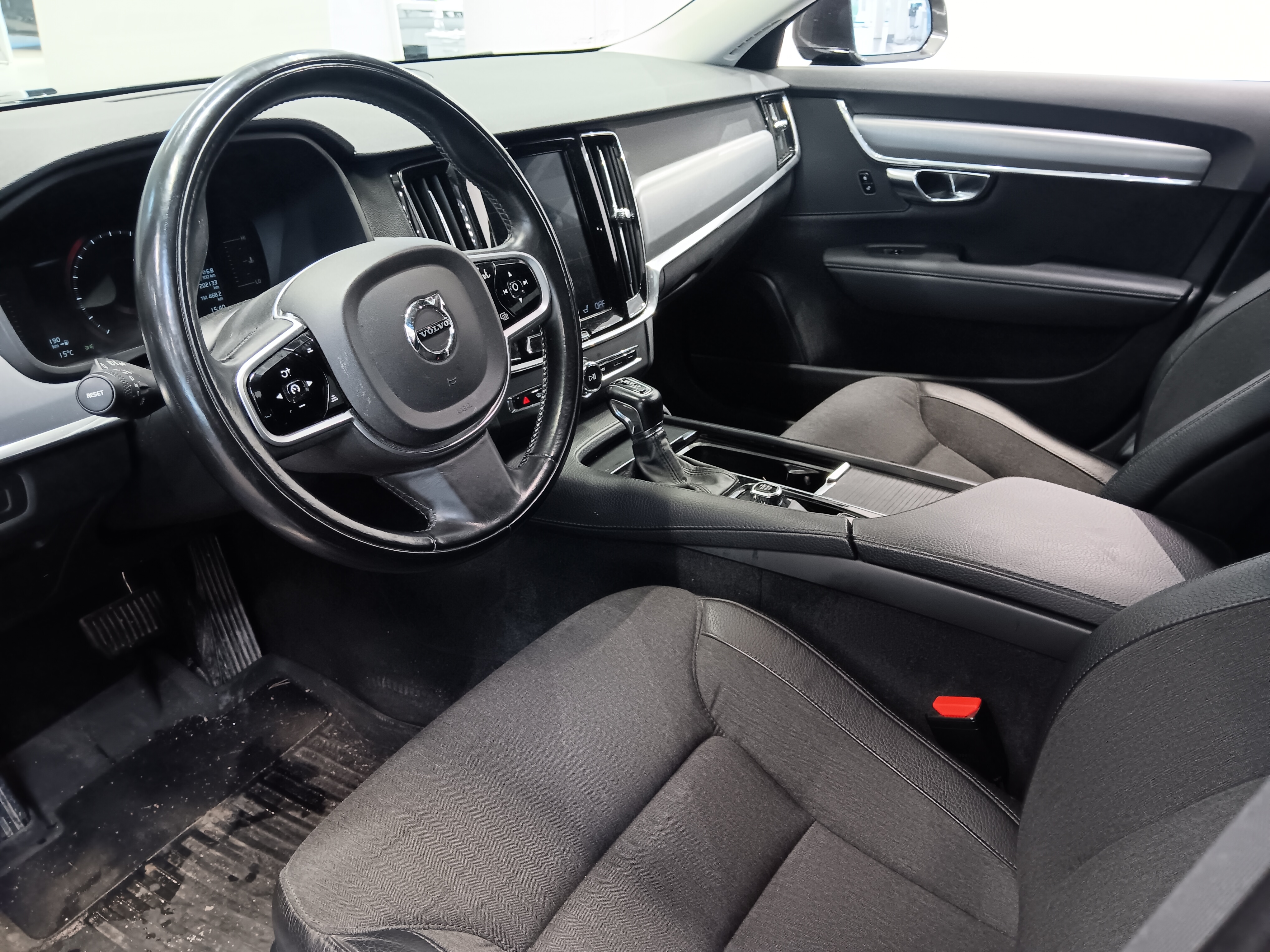 Volvo V90 D3 AWD Business aut. 2018, kuva 3/4