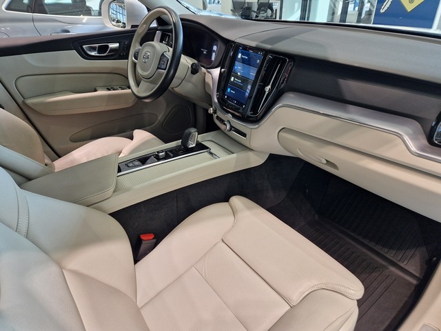 Volvo XC60 B4 AWD D-MHEV MOMENTUM AUT TAKUU 24KK/40TKM