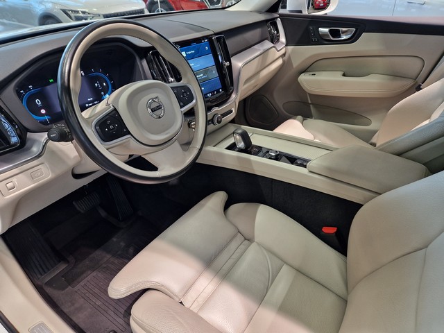 Volvo XC60 B4 AWD D-MHEV MOMENTUM AUT TAKUU 24KK/40TKM