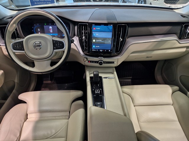 Volvo XC60 B4 AWD D-MHEV MOMENTUM AUT TAKUU 24KK/40TKM