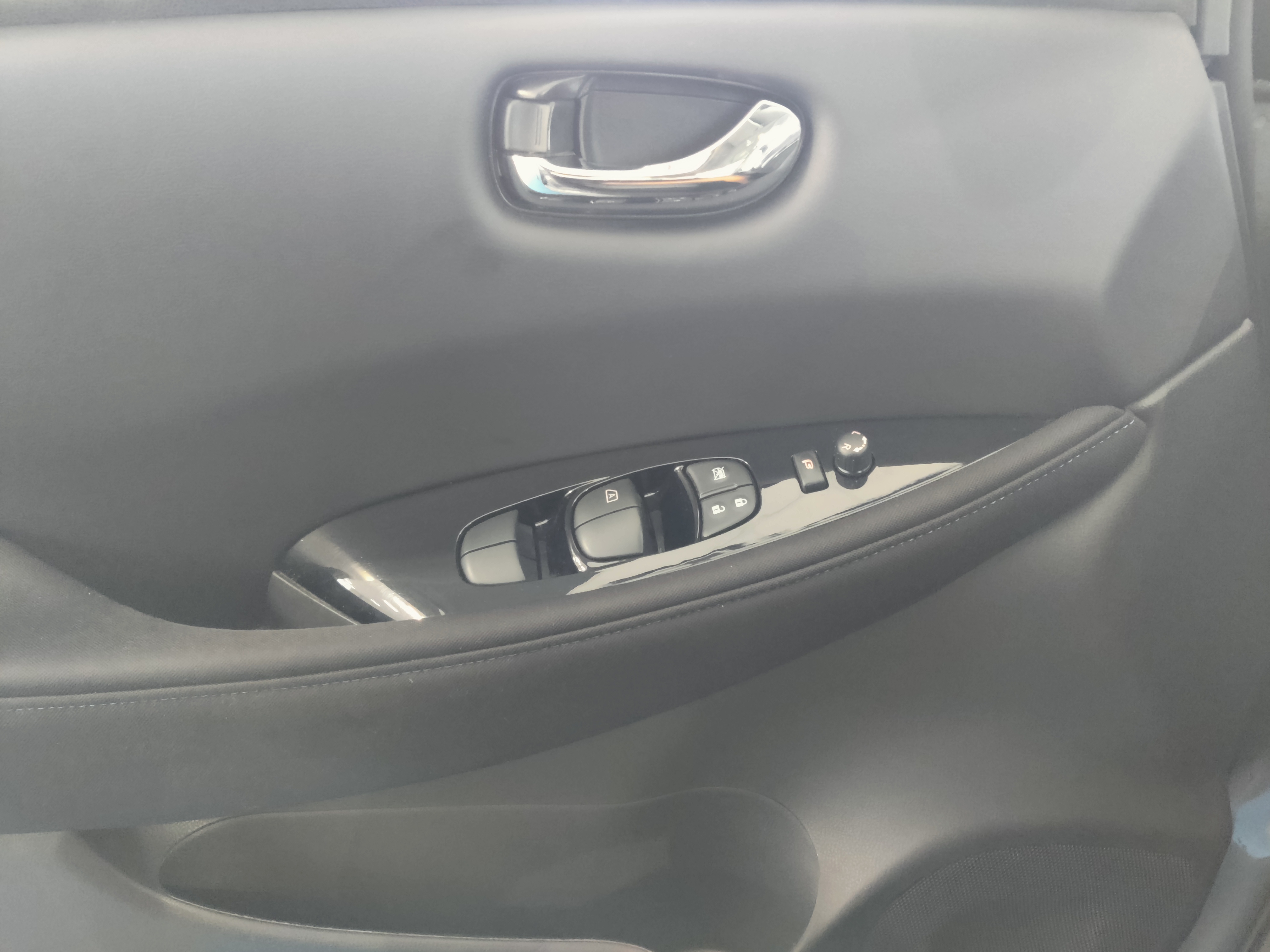 Nissan LEAF N-CONNECTA MY22 39 KWH LED FI
