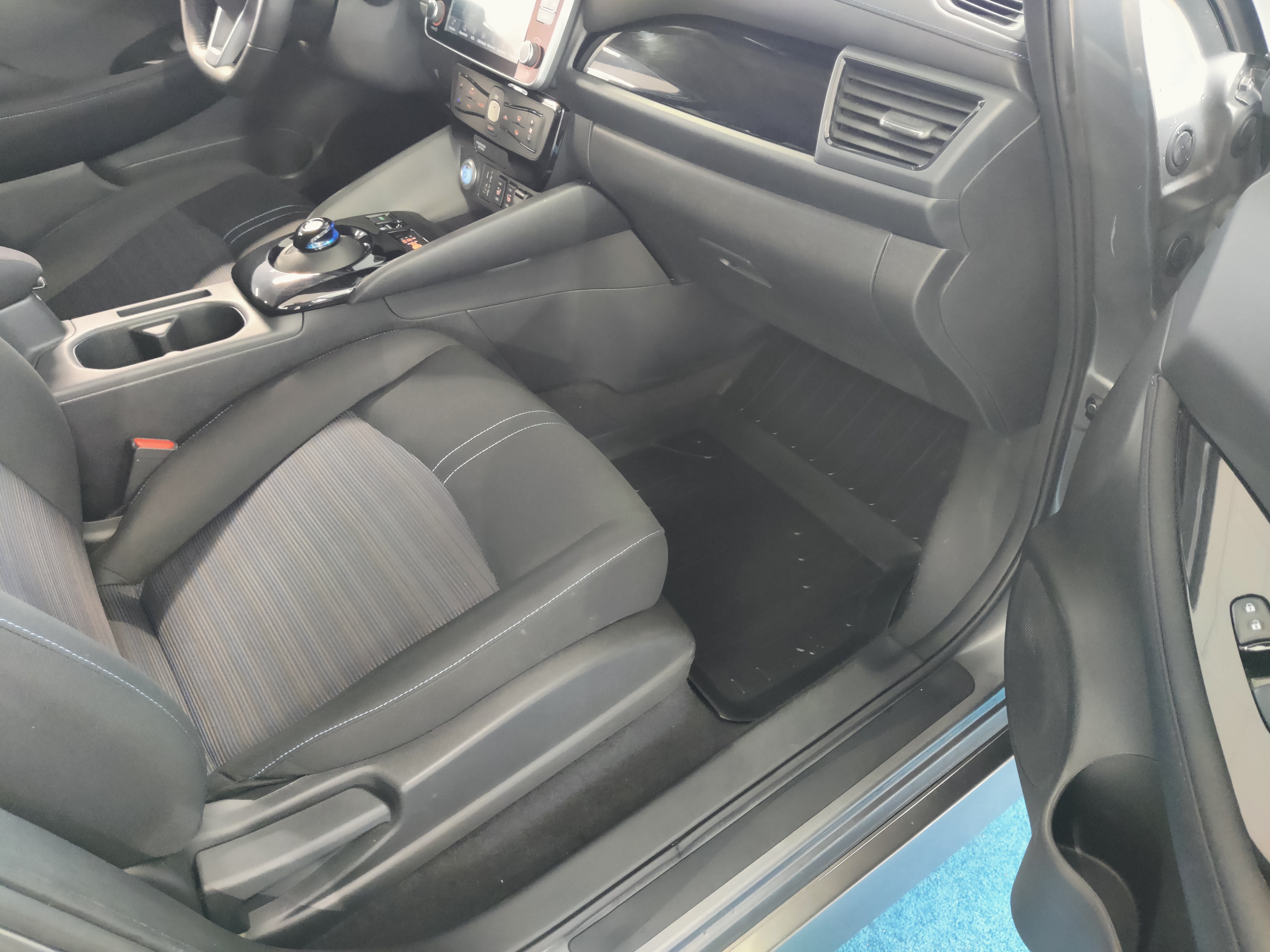 Nissan LEAF N-CONNECTA MY22 39 KWH LED FI
