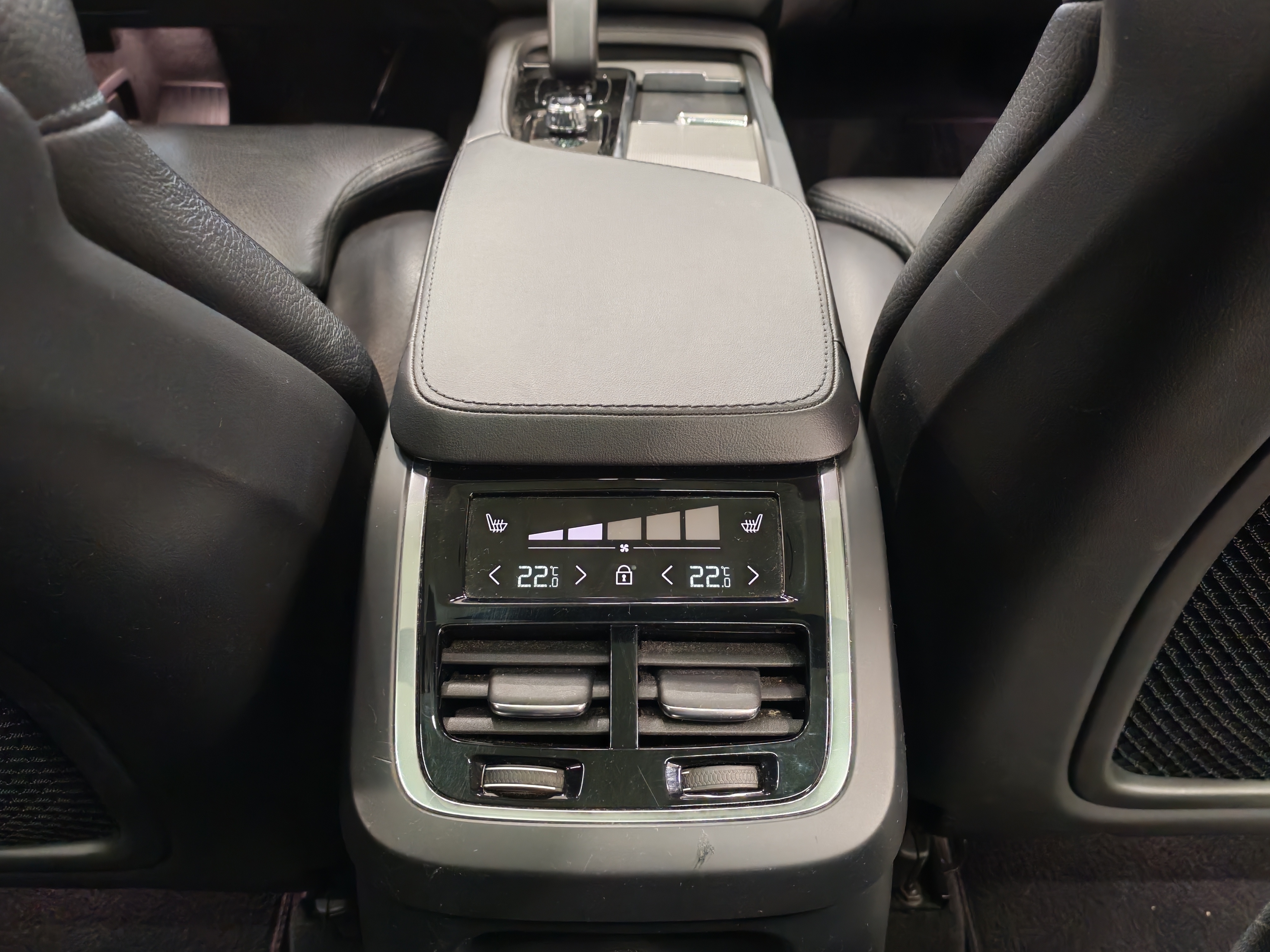 Volvo XC90 T8 AWD LONG RANGE PLUS BRIGHT TAKUU 24KK/40TKM