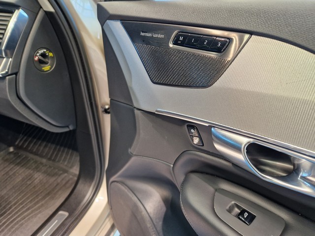 Volvo XC90 T8 AWD LONG RANGE PLUS BRIGHT TAKUU 24KK/40TKM