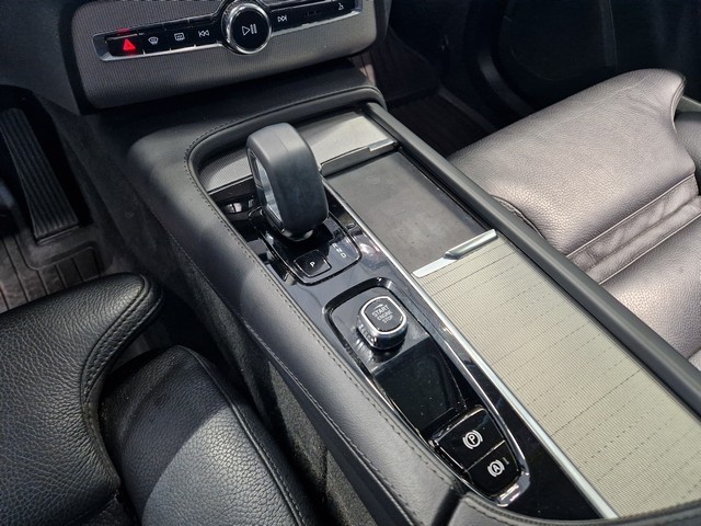 Volvo XC90 T8 AWD LONG RANGE PLUS BRIGHT TAKUU 24KK/40TKM