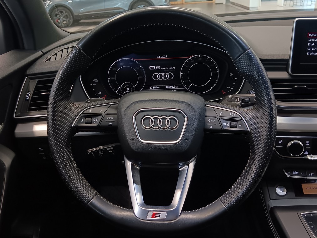 Audi Q5 LAUNCH EDITION 55 TFSI E QUATTRO S TRONIC