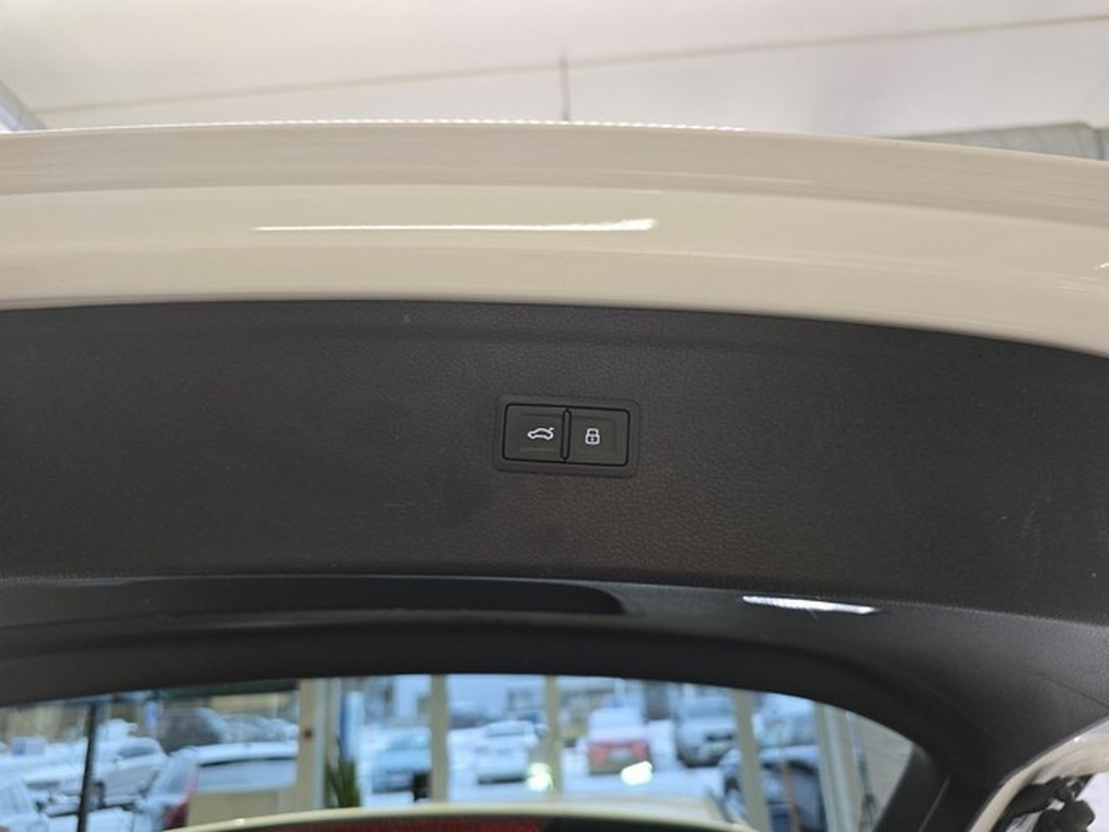 Audi Q5 LAUNCH EDITION 55 TFSI E QUATTRO S TRONIC