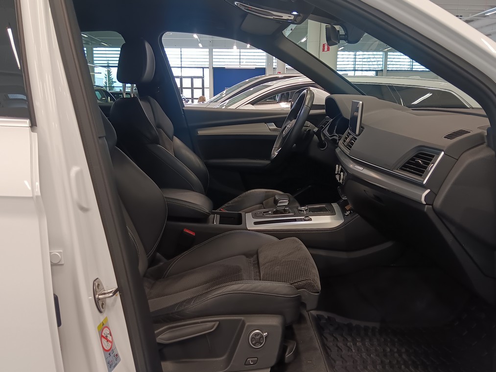Audi Q5 LAUNCH EDITION 55 TFSI E QUATTRO S TRONIC