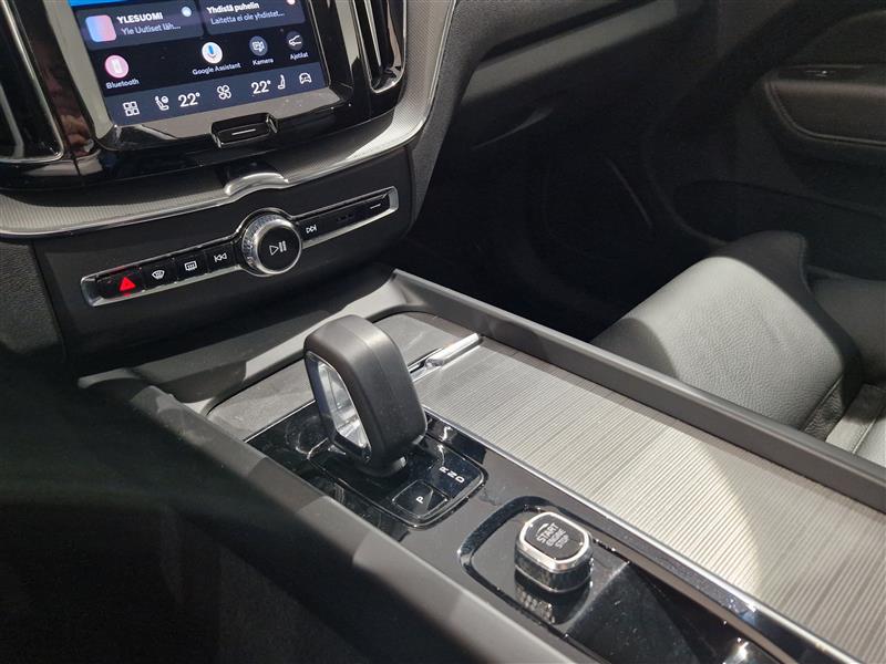 Volvo XC60 T8 AWD LONG RANGE PLUS BRIGHT TAKUU 24KK/40TKM