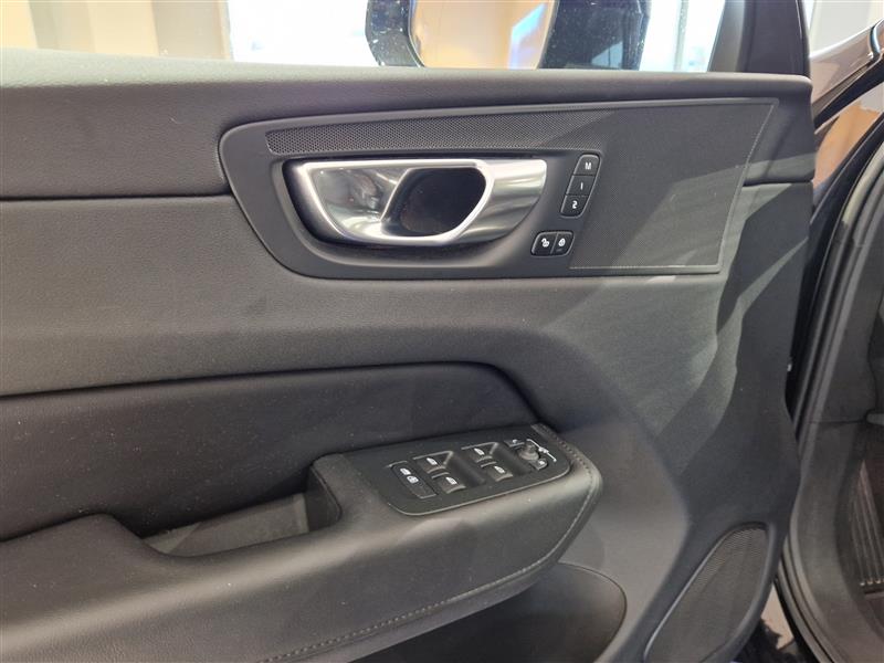 Volvo XC60 T8 AWD LONG RANGE PLUS BRIGHT TAKUU 24KK/40TKM