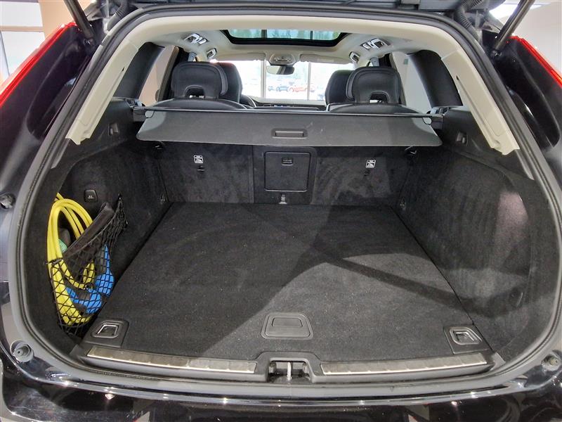 Volvo XC60 T8 AWD LONG RANGE PLUS BRIGHT TAKUU 24KK/40TKM