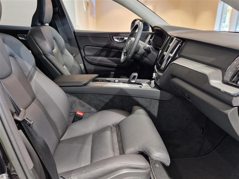 Volvo XC60 T8 AWD LONG RANGE PLUS BRIGHT TAKUU 24KK/40TKM