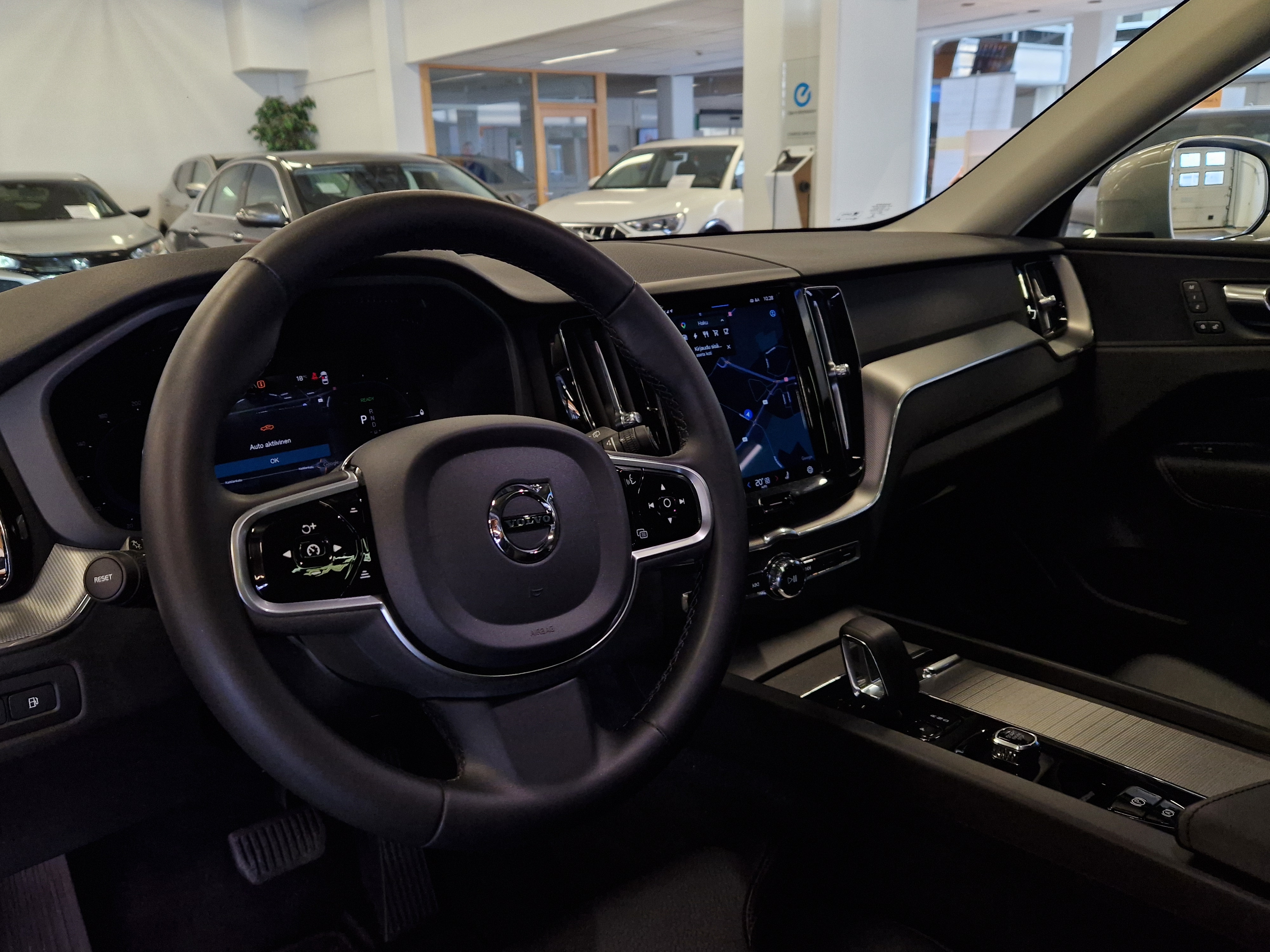 Volvo XC60 T8 AWD LONG RANGE PLUS BRIGHT TAKUU 24KK/40TKM