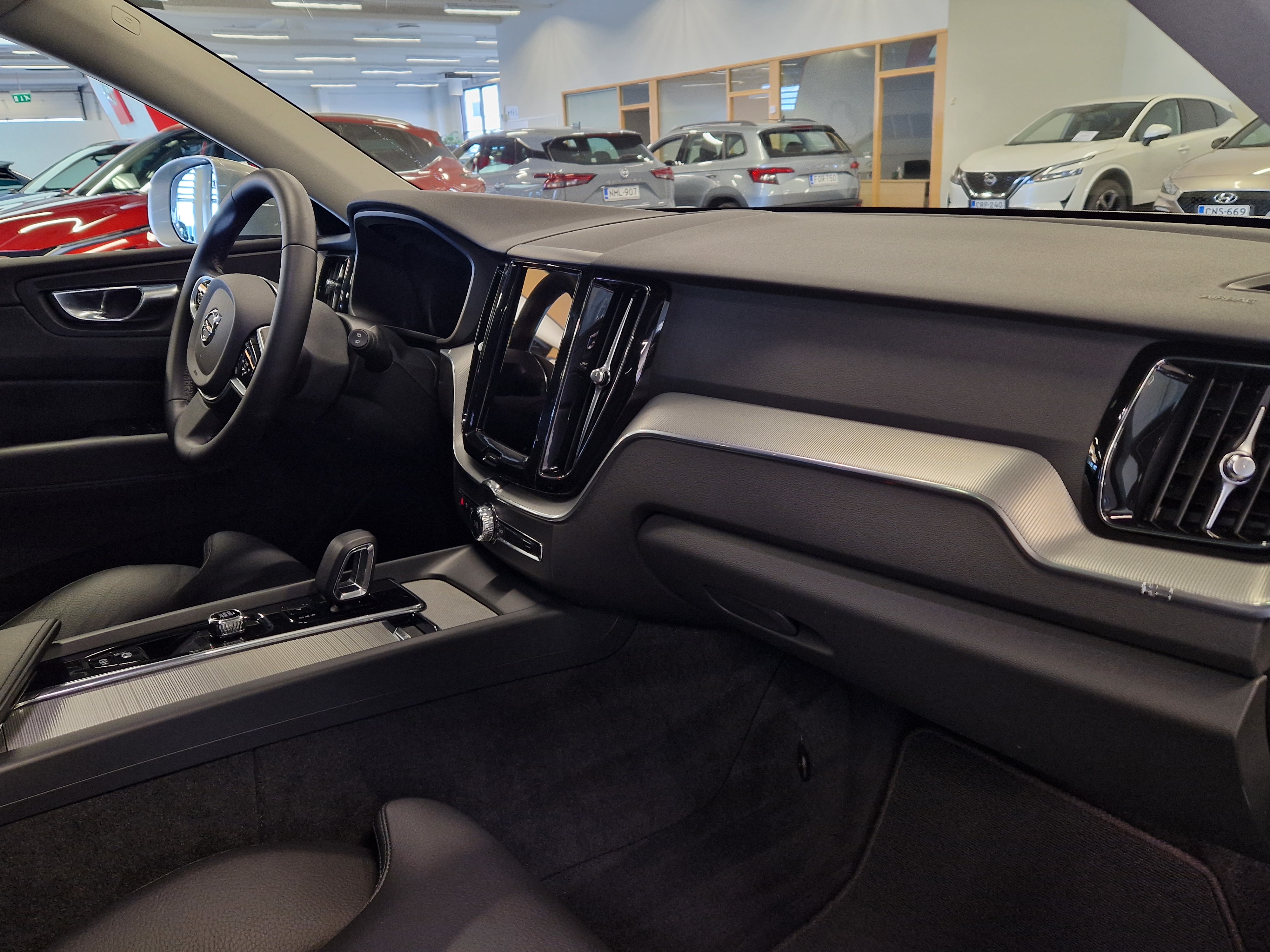 Volvo XC60 T8 AWD LONG RANGE PLUS BRIGHT TAKUU 24KK/40TKM