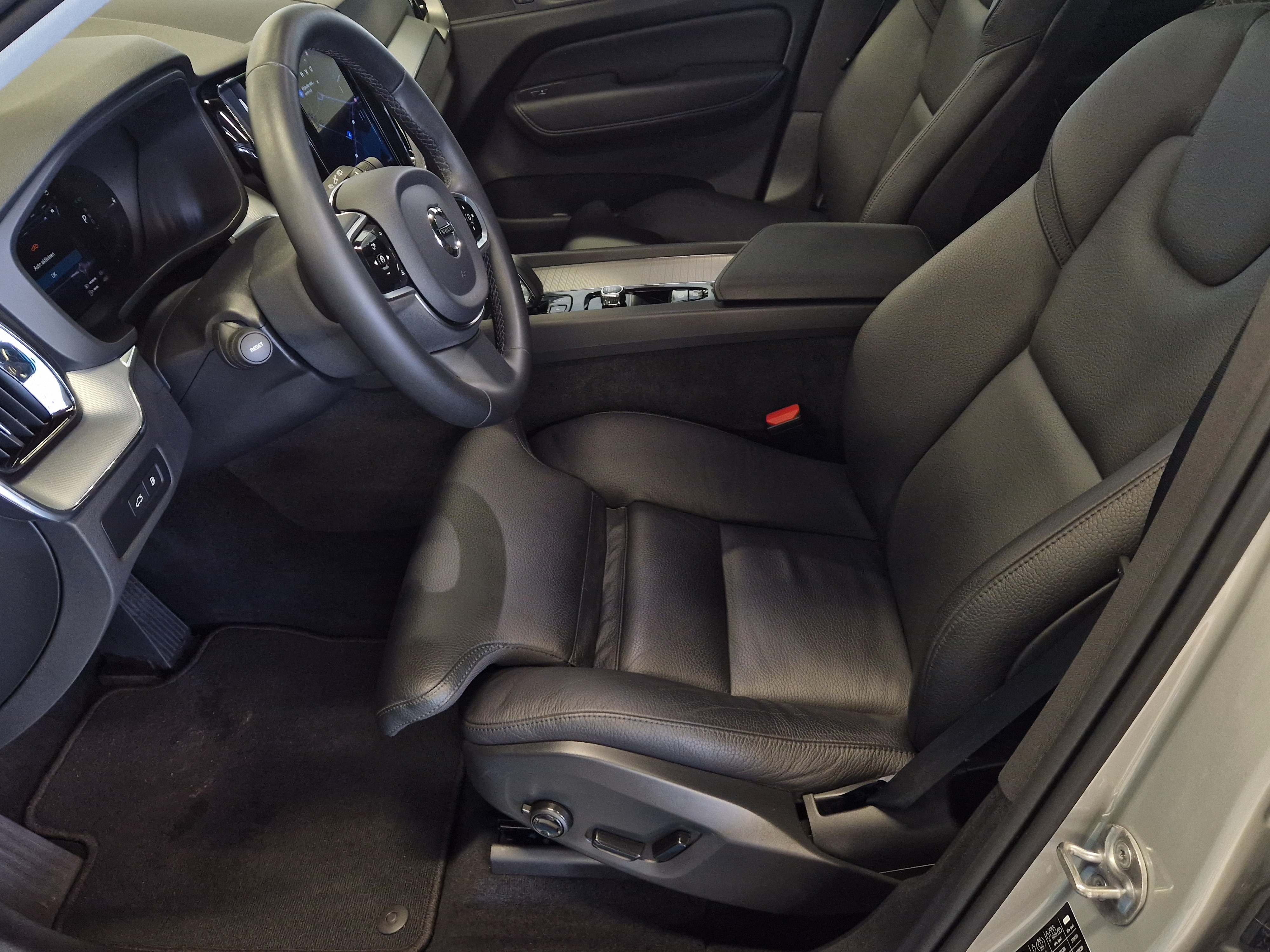 Volvo XC60 T8 AWD LONG RANGE PLUS BRIGHT TAKUU 24KK/40TKM