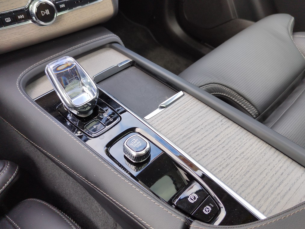 Volvo XC90 T8 AWD LONG RANGE ULTRA DARK TAKUU 24KK/40TKM