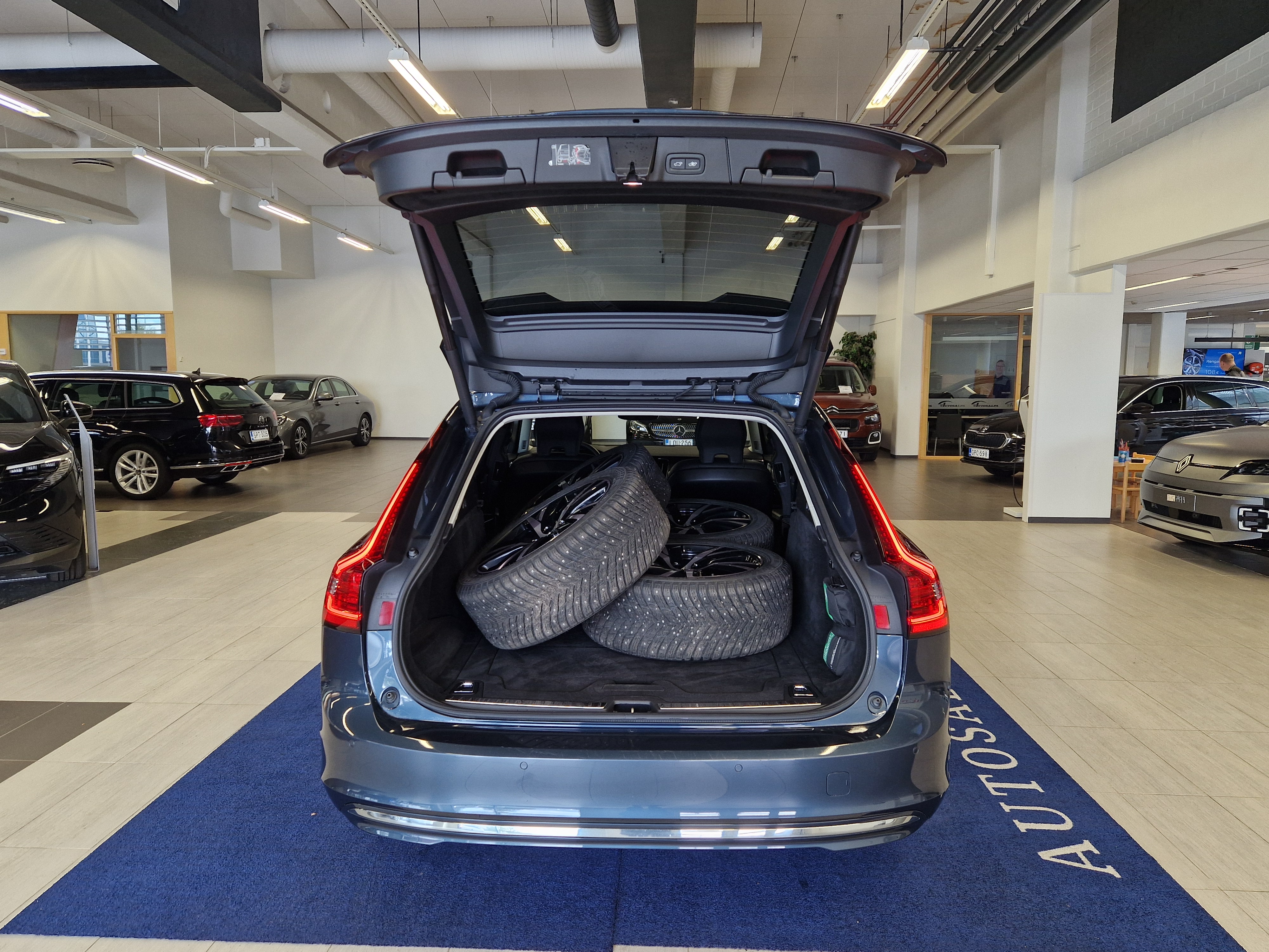 Volvo V90 B4 AWD D-MHEV Plus Bright aut 2023, kuva 4/17