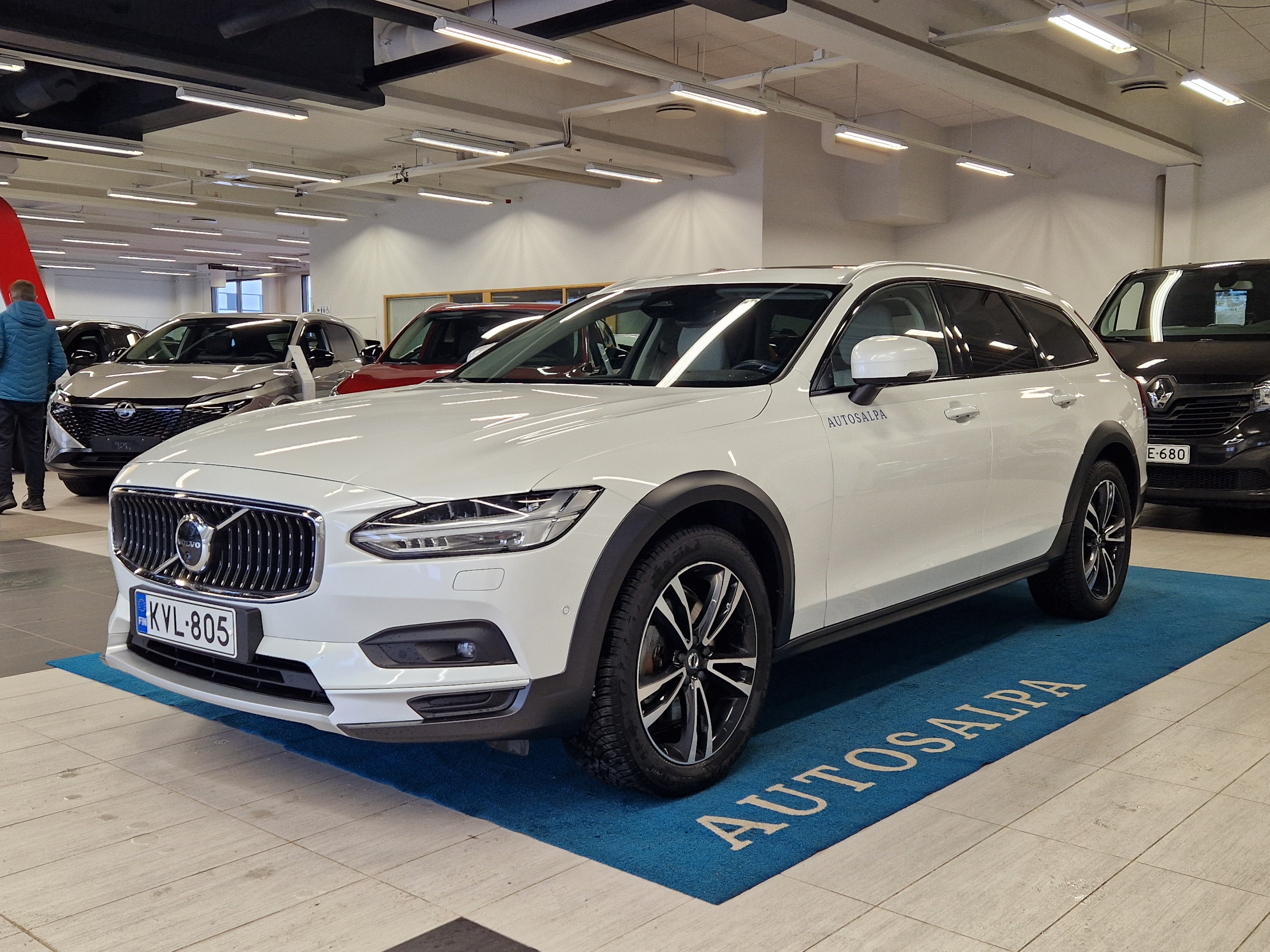 Volvo V90 CROSS COUNTRY B5 AWD D-MHEV BUSINESS ULTIMATE TAKUU 24KK/40TKM.