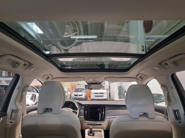 Volvo V90 CROSS COUNTRY B5 AWD D-MHEV BUSINESS ULTIMATE TAKUU 24KK/40TKM.
