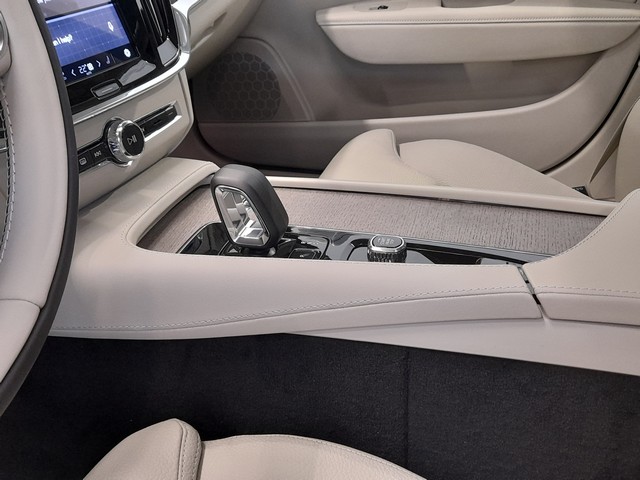 Volvo V90 CROSS COUNTRY B5 AWD D-MHEV BUSINESS ULTIMATE TAKUU 24KK/40TKM.