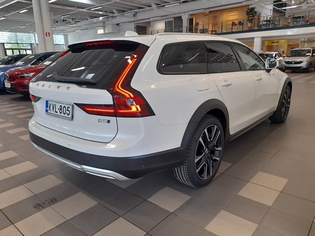 Volvo V90 CROSS COUNTRY B5 AWD D-MHEV BUSINESS ULTIMATE TAKUU 24KK/40TKM.