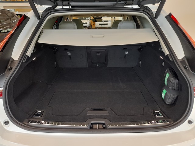 Volvo V90 CROSS COUNTRY B5 AWD D-MHEV BUSINESS ULTIMATE TAKUU 24KK/40TKM.