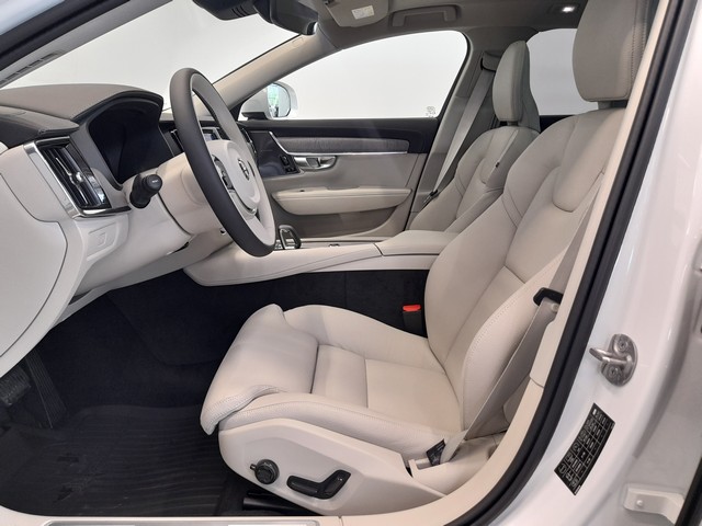 Volvo V90 CROSS COUNTRY B5 AWD D-MHEV BUSINESS ULTIMATE TAKUU 24KK/40TKM.