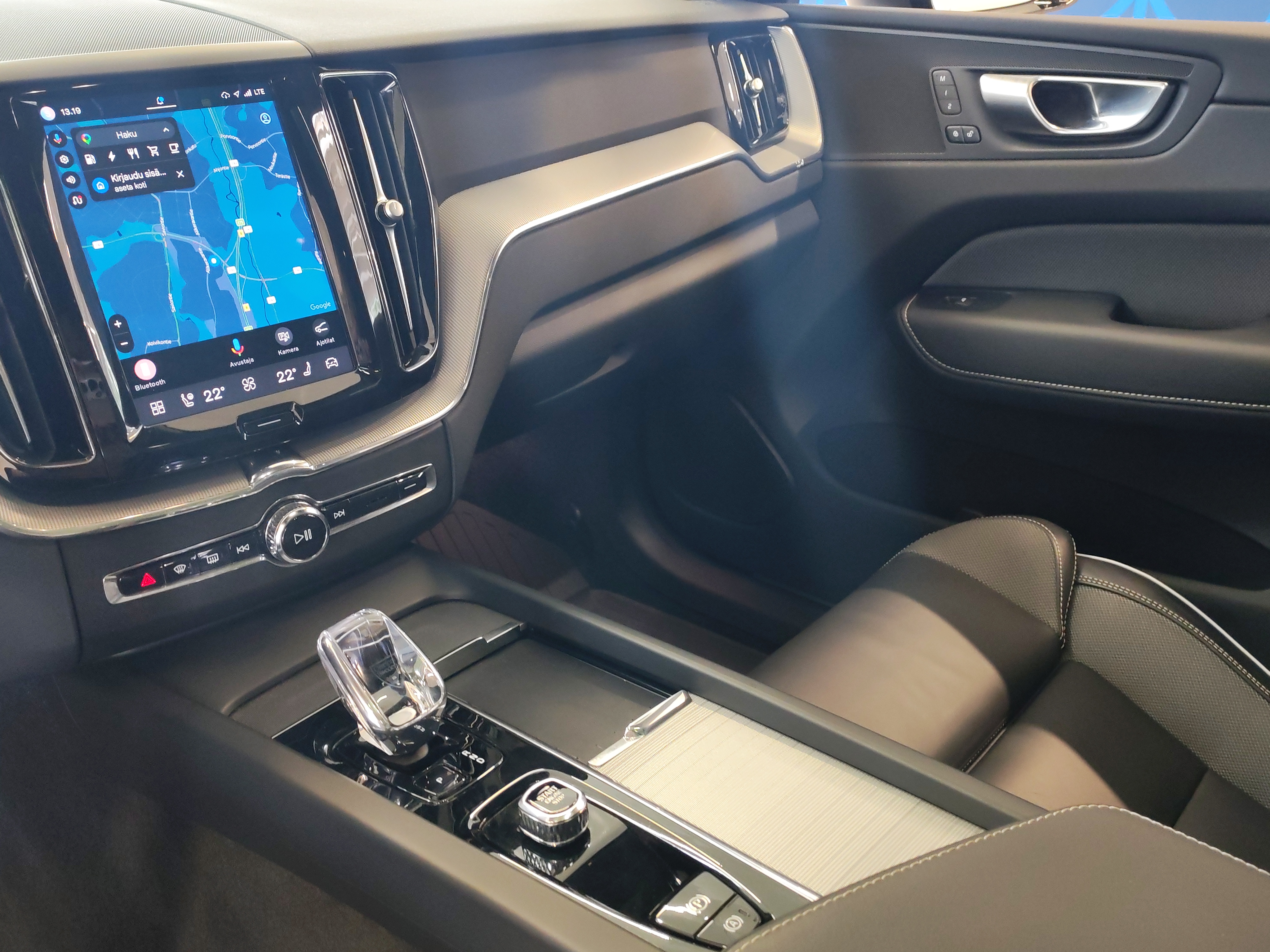 Volvo XC60 T8 AWD LONG RANGE PLUS DARK TAKUU 24KK/40TKM