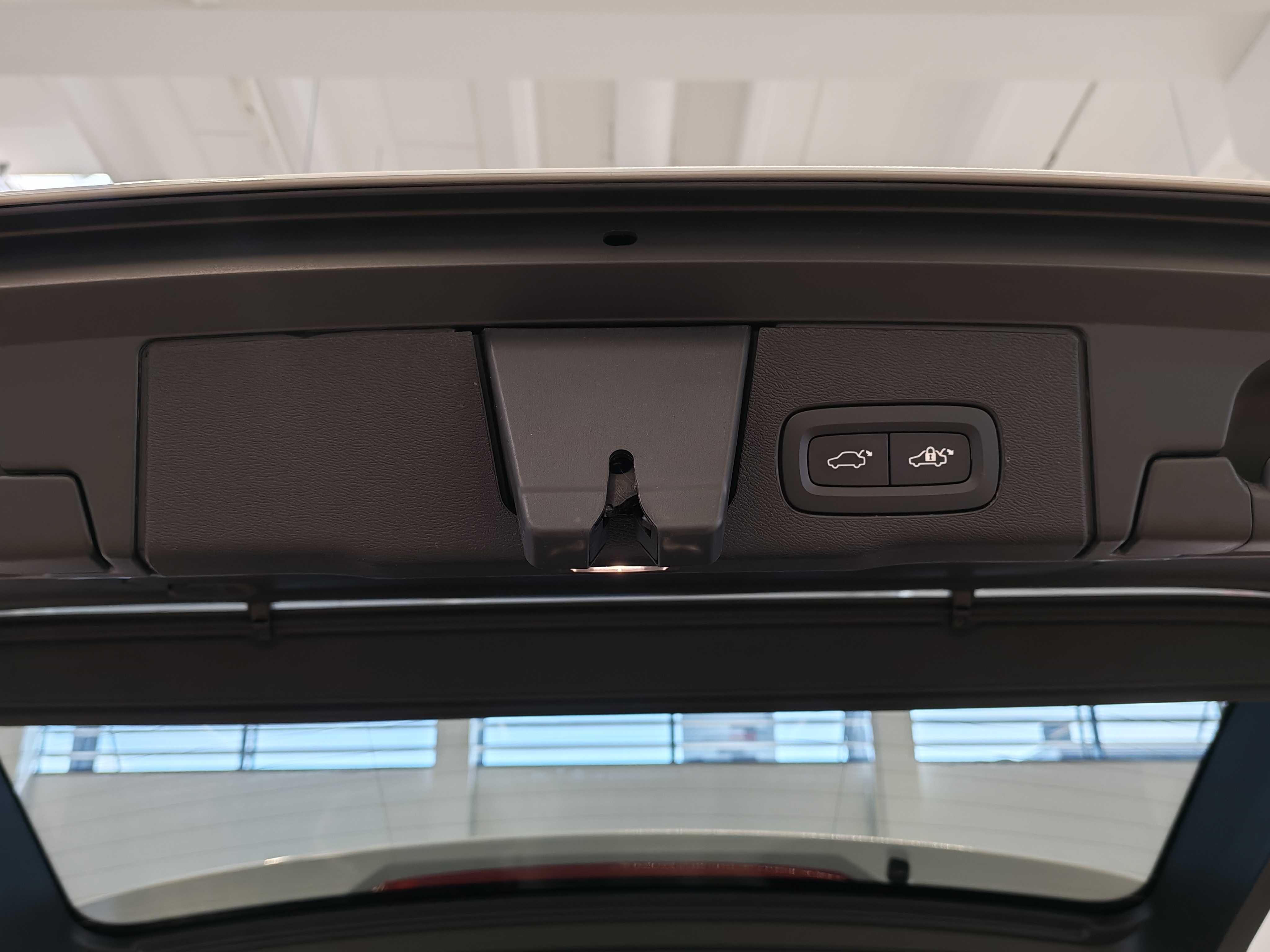 Volvo XC60 T8 AWD LONG RANGE PLUS DARK TAKUU 24KK/40TKM