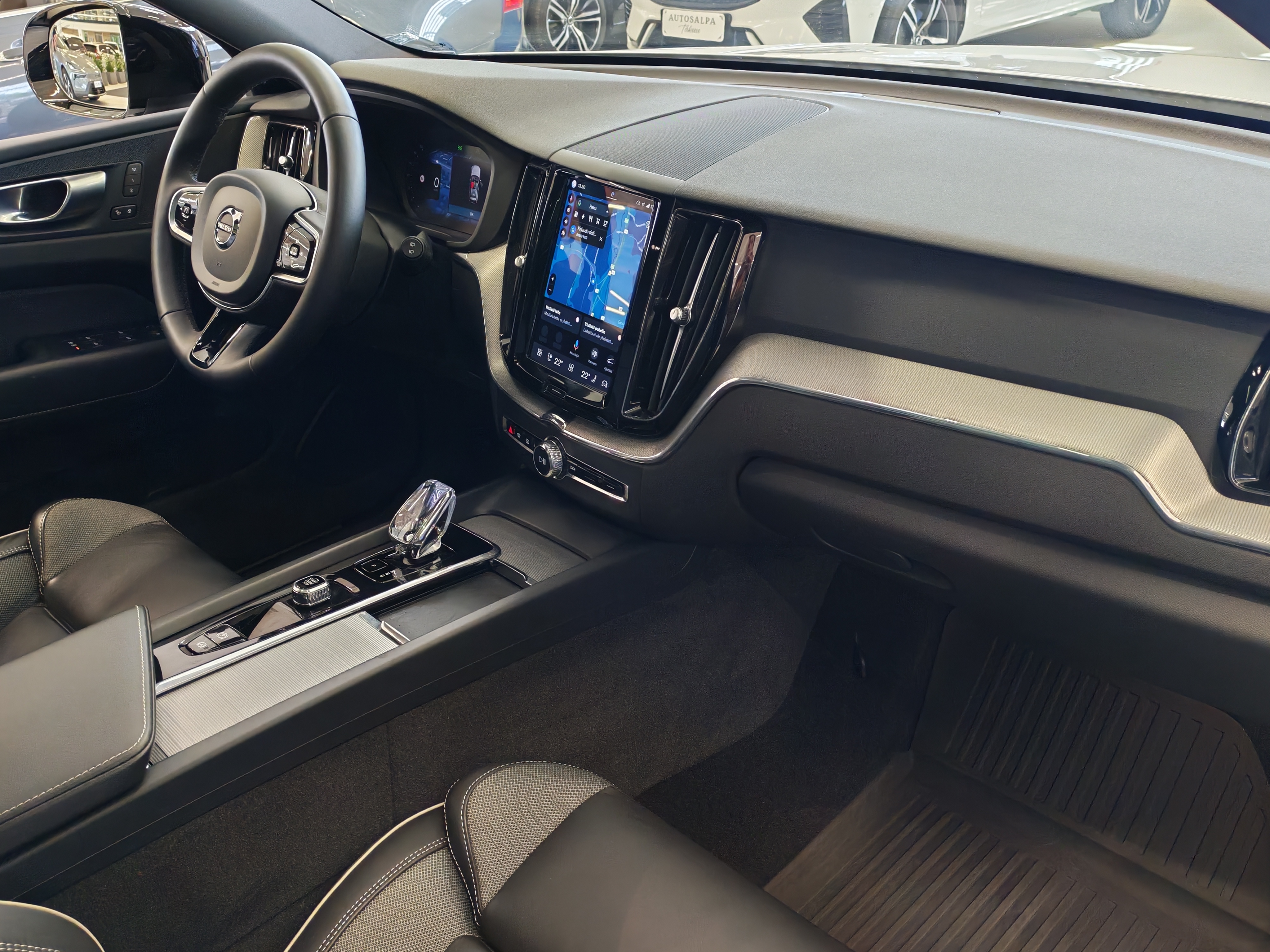 Volvo XC60 T8 AWD LONG RANGE PLUS DARK TAKUU 24KK/40TKM