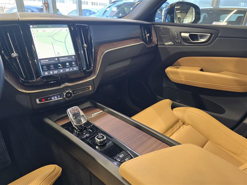 Volvo XC60 T8 AWD LONG RANGE ULTIMATE BRIGHT TAKUU 24KK/40TKM