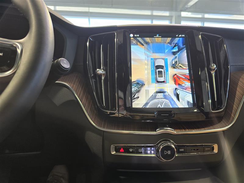 Volvo XC60 T8 AWD LONG RANGE ULTIMATE BRIGHT TAKUU 24KK/40TKM