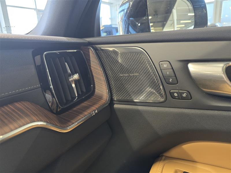 Volvo XC60 T8 AWD LONG RANGE ULTIMATE BRIGHT TAKUU 24KK/40TKM