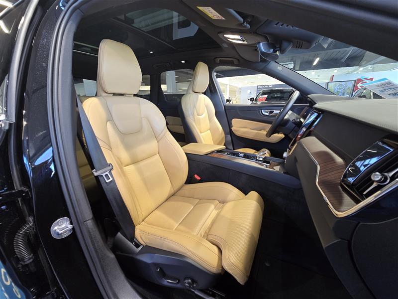 Volvo XC60 T8 AWD LONG RANGE ULTIMATE BRIGHT TAKUU 24KK/40TKM