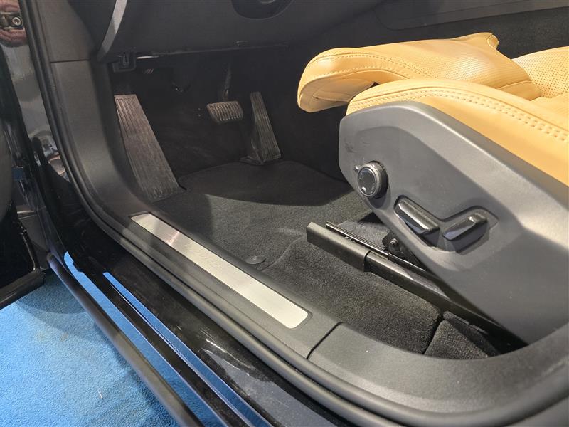 Volvo XC60 T8 AWD LONG RANGE ULTIMATE BRIGHT TAKUU 24KK/40TKM