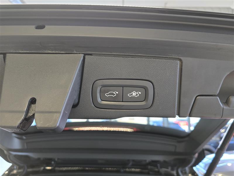 Volvo XC60 T8 AWD LONG RANGE ULTIMATE BRIGHT TAKUU 24KK/40TKM