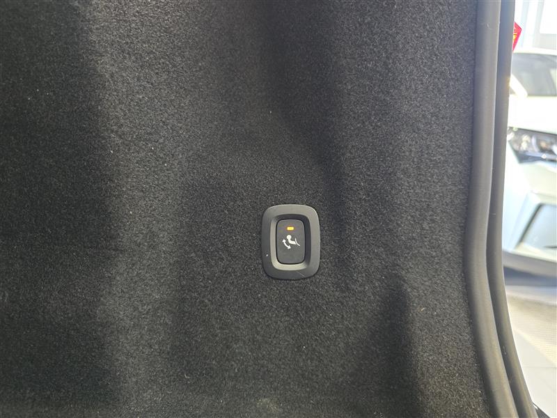 Volvo XC60 T8 AWD LONG RANGE ULTIMATE BRIGHT TAKUU 24KK/40TKM