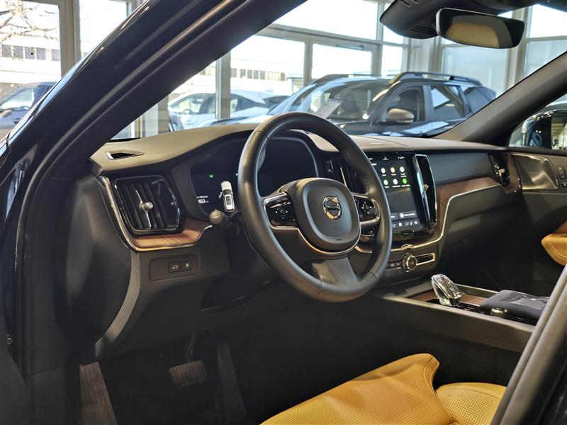 Volvo XC60 T8 AWD LONG RANGE ULTIMATE BRIGHT TAKUU 24KK/40TKM