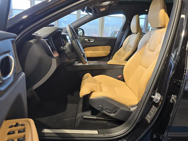 Volvo XC60 T8 AWD LONG RANGE ULTIMATE BRIGHT TAKUU 24KK/40TKM