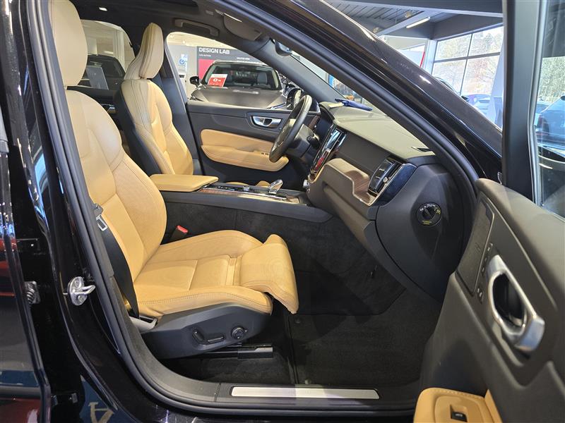 Volvo XC60 T8 AWD LONG RANGE ULTIMATE BRIGHT TAKUU 24KK/40TKM