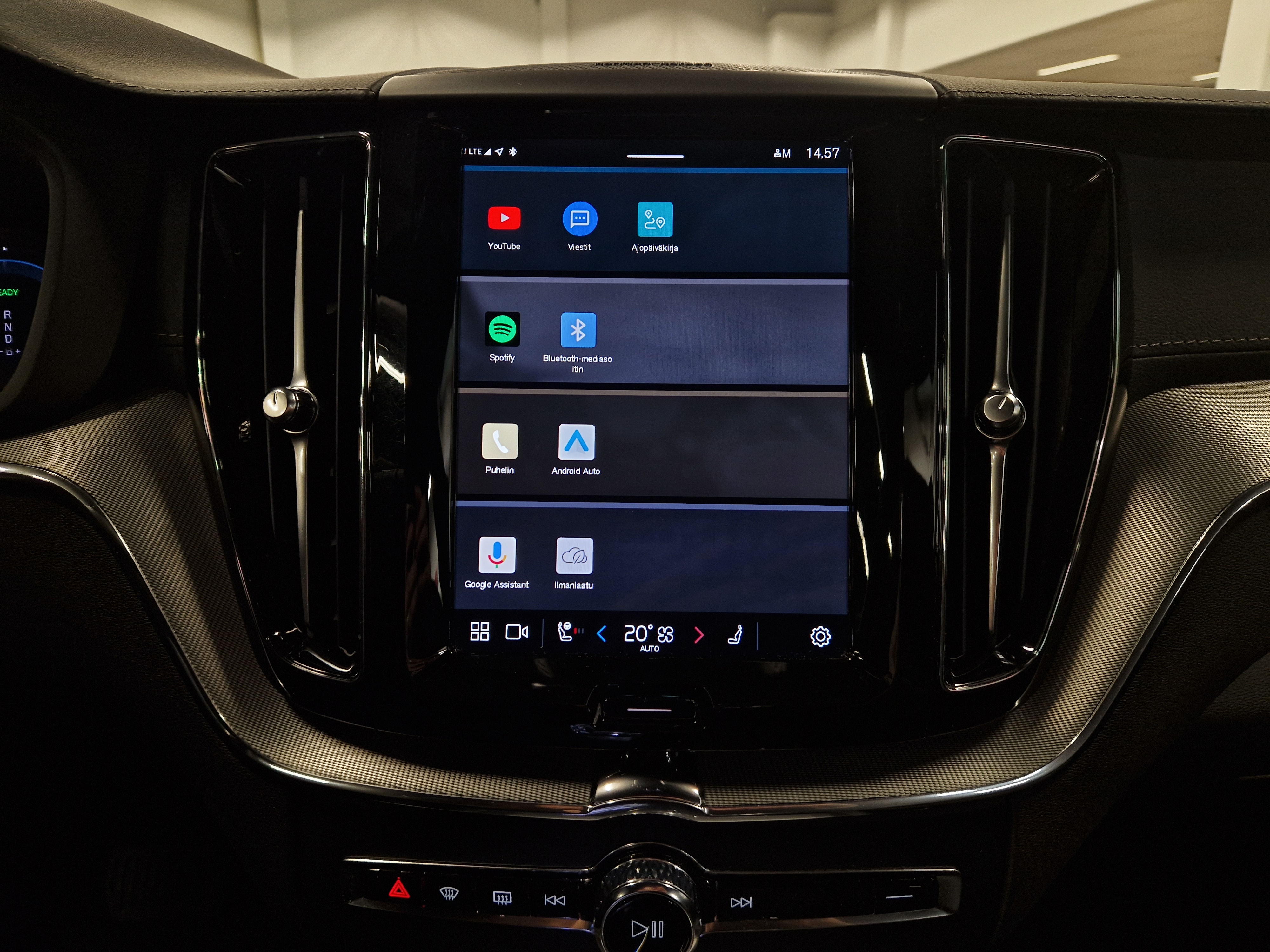 Volvo XC60 T8 AWD LONG RANGE HIGH PERFORMANCE ULTIMATE DARK.A