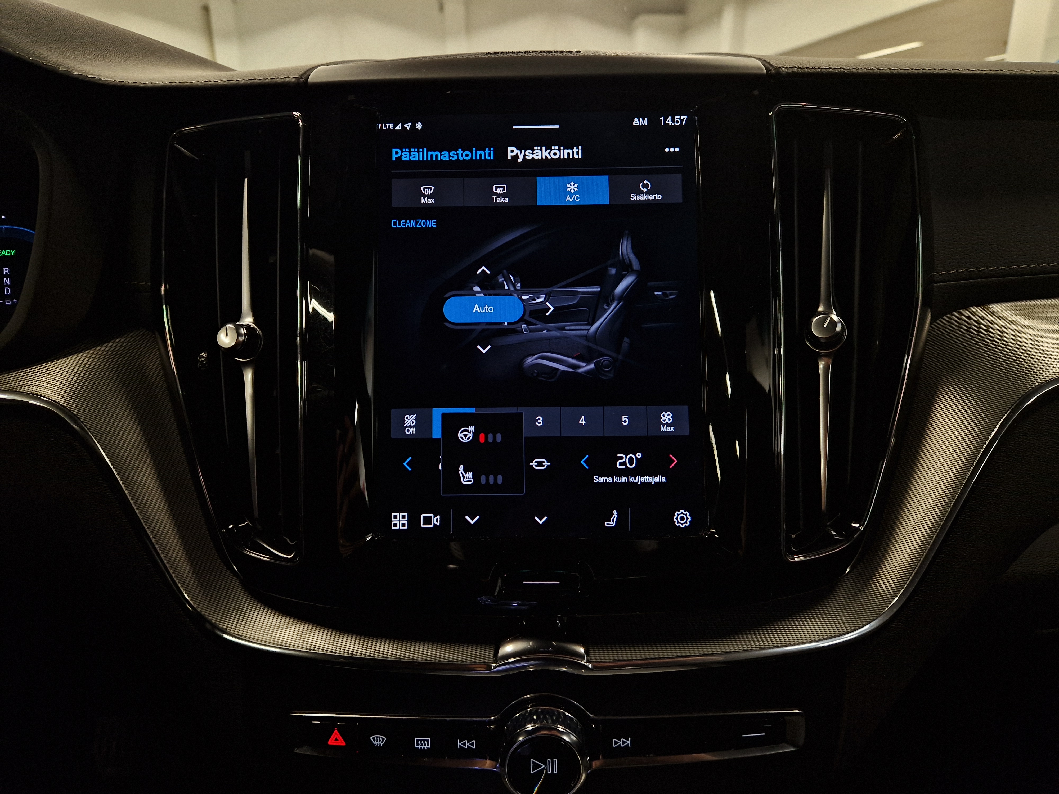 Volvo XC60 T8 AWD LONG RANGE HIGH PERFORMANCE ULTIMATE DARK.A