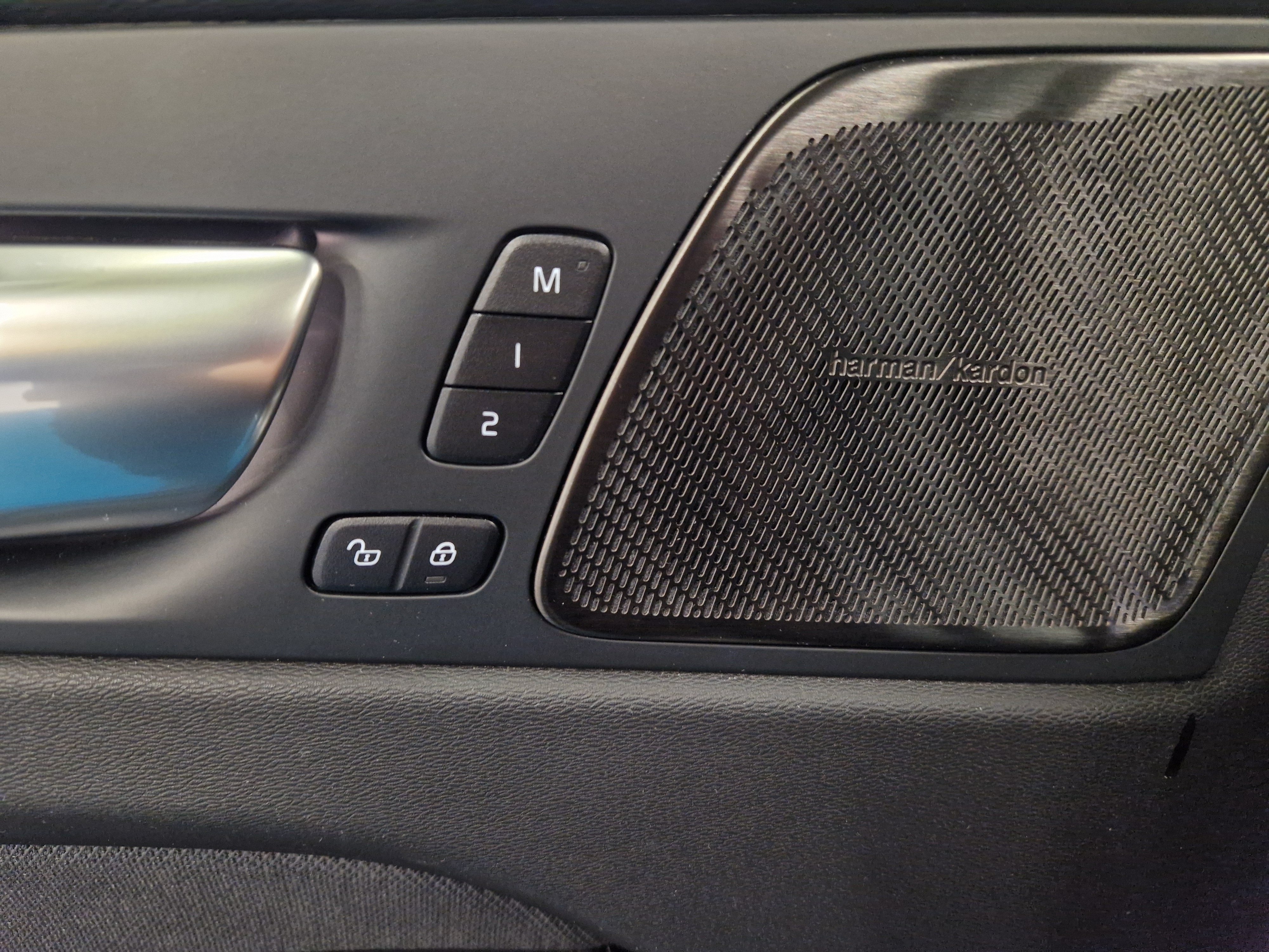 Volvo XC60 T8 AWD LONG RANGE HIGH PERFORMANCE ULTIMATE DARK.A