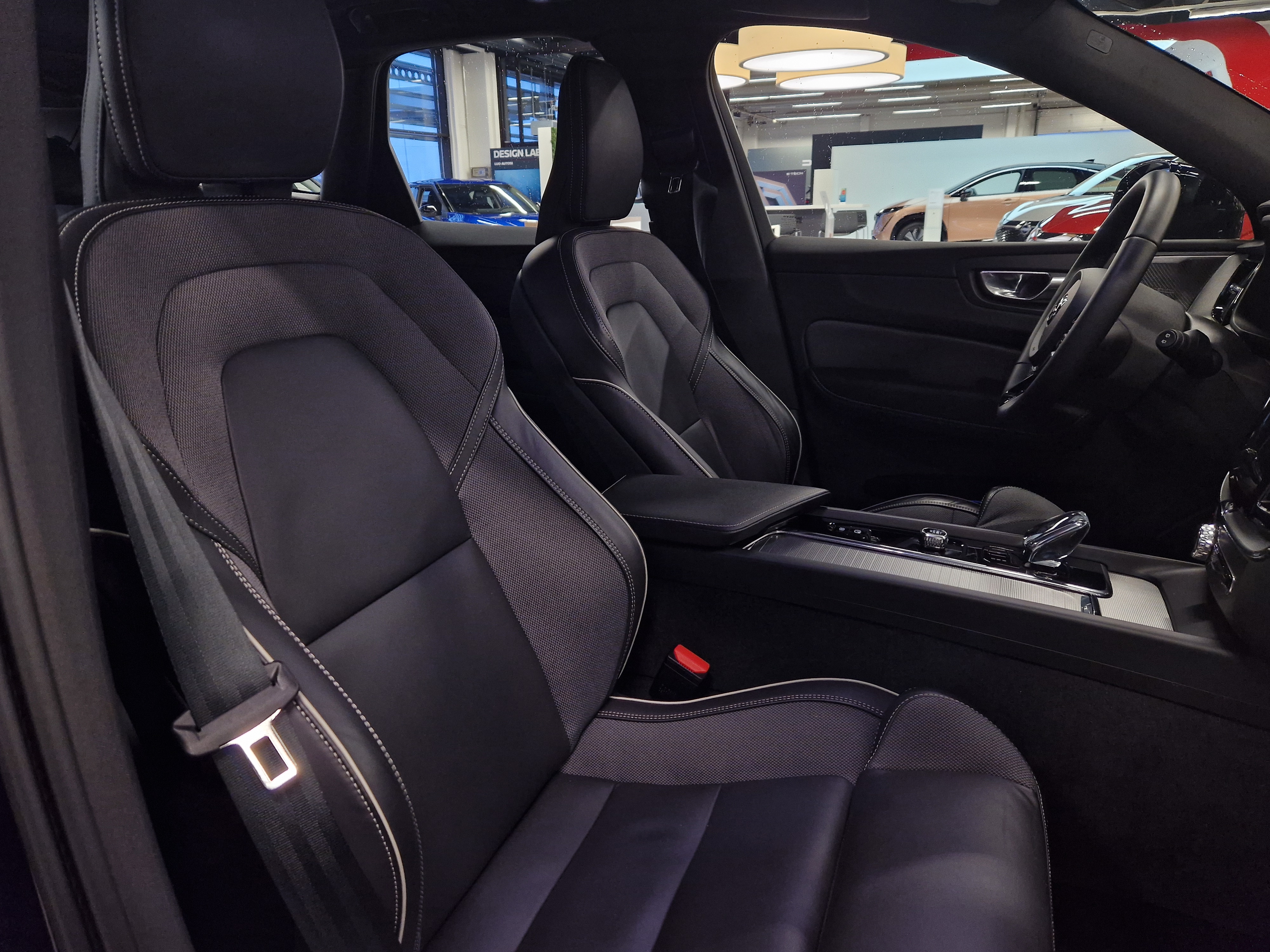 Volvo XC60 T8 AWD LONG RANGE HIGH PERFORMANCE ULTIMATE DARK.A