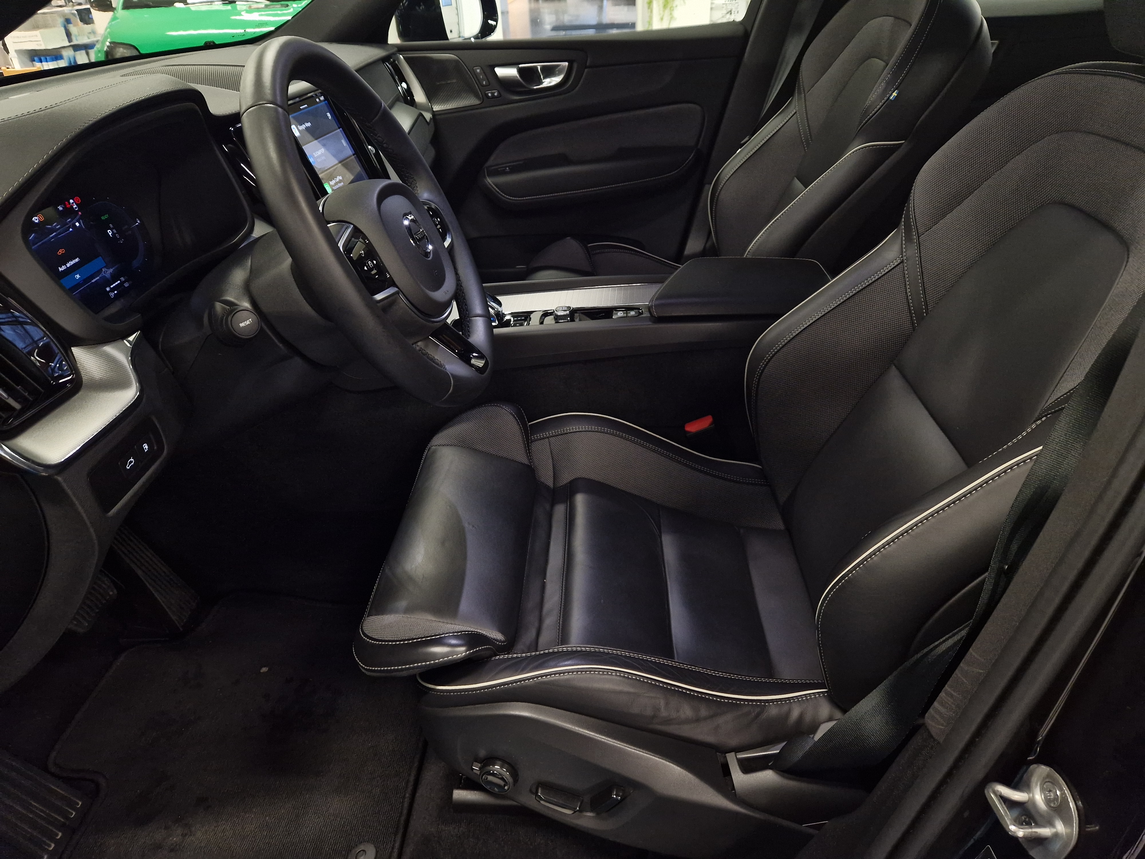 Volvo XC60 T8 AWD LONG RANGE HIGH PERFORMANCE ULTIMATE DARK.A