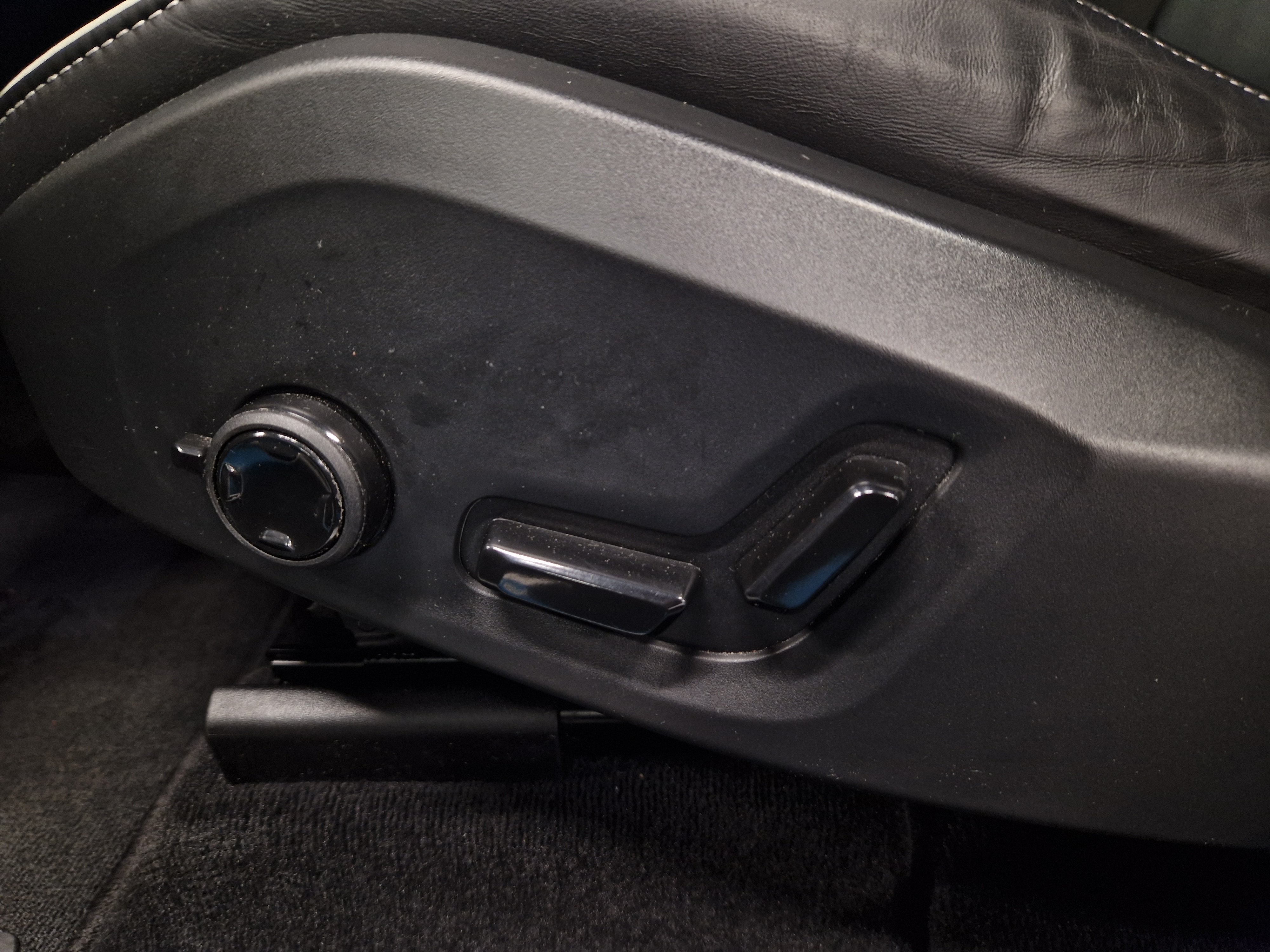 Volvo XC60 T8 AWD LONG RANGE HIGH PERFORMANCE ULTIMATE DARK.A