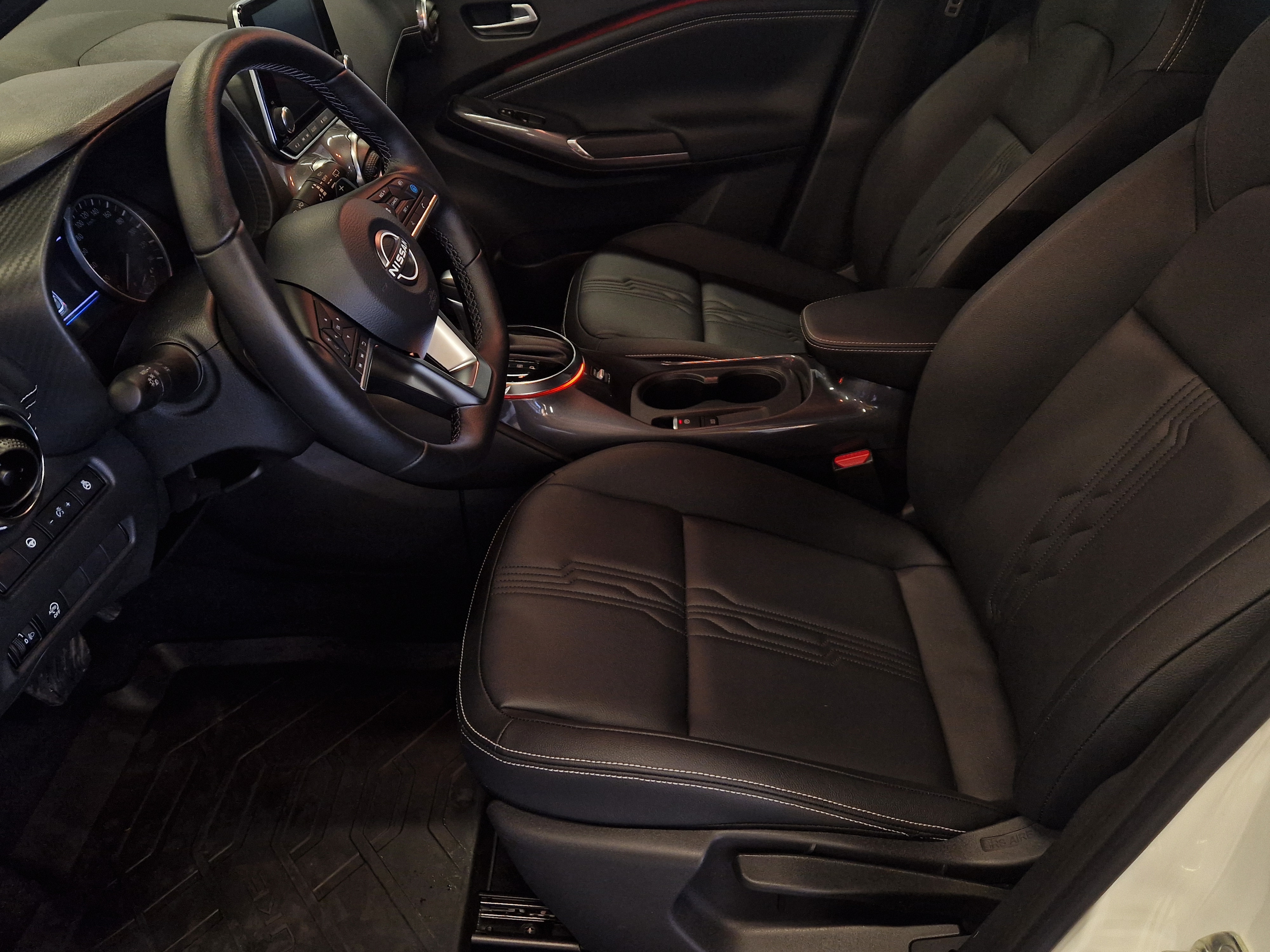 Nissan JUKE DIG-T 117HP 7DCT TEKNA 19\\\\\\\" + NAVI + TWO-TON